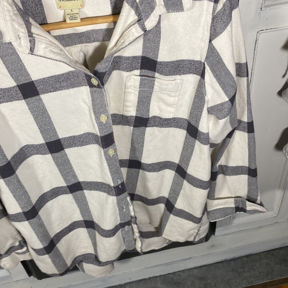 Gh bass white& black window pane check flannel. Womens us size large. - Picture 5 of 6